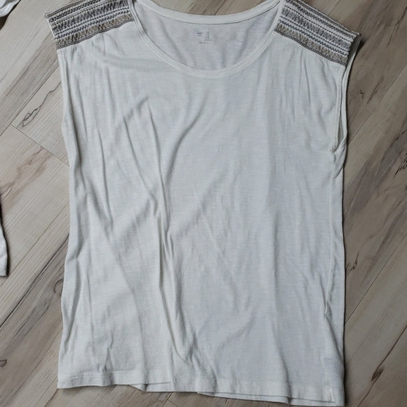 Shirt Bundle 👕 - Picture 4 of 5